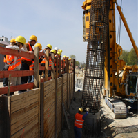 Praxisexkursion auf einer Baustelle. Foto: BUW Das Bild zeigt Studierende der Bergischen Universität bei der Besichtigung einer Baustelle.