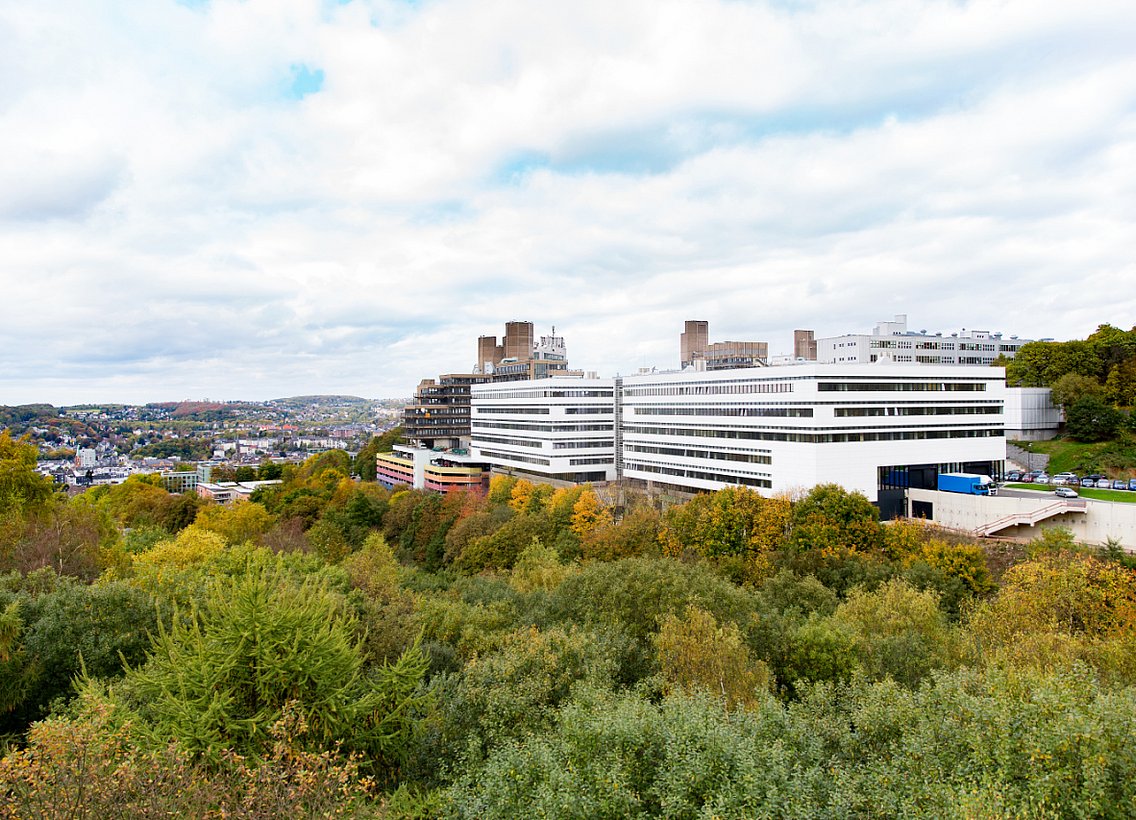Das Gelände der Universität Wuppertal im Herbst