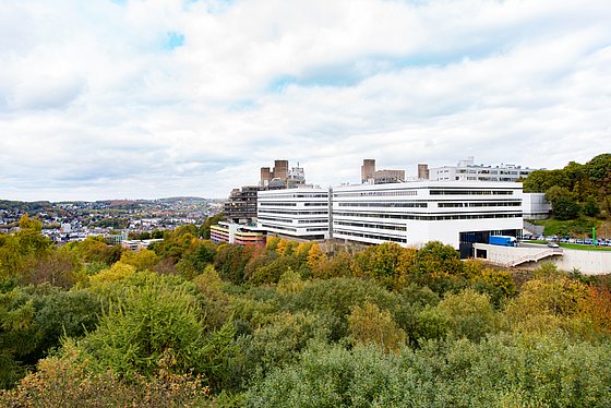 Das Gelände der Universität Wuppertal im Herbst