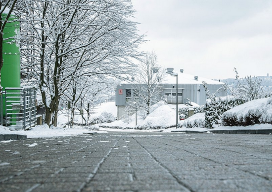 Glatteis auf dem Campus Grifflenberg der Universität Wuppertal